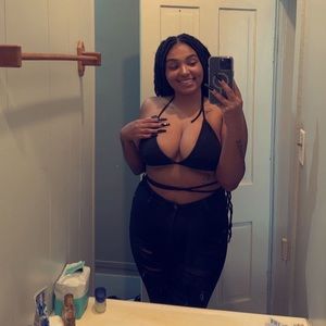 Meet your Posher, Alexis